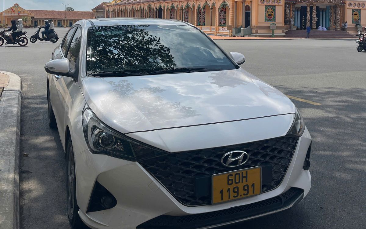 Xe 4 chỗ Hyundai Accent đưa đón sân bay